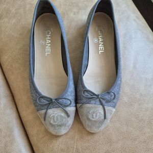CHANEL Two-Tone Gray and Tan Flats